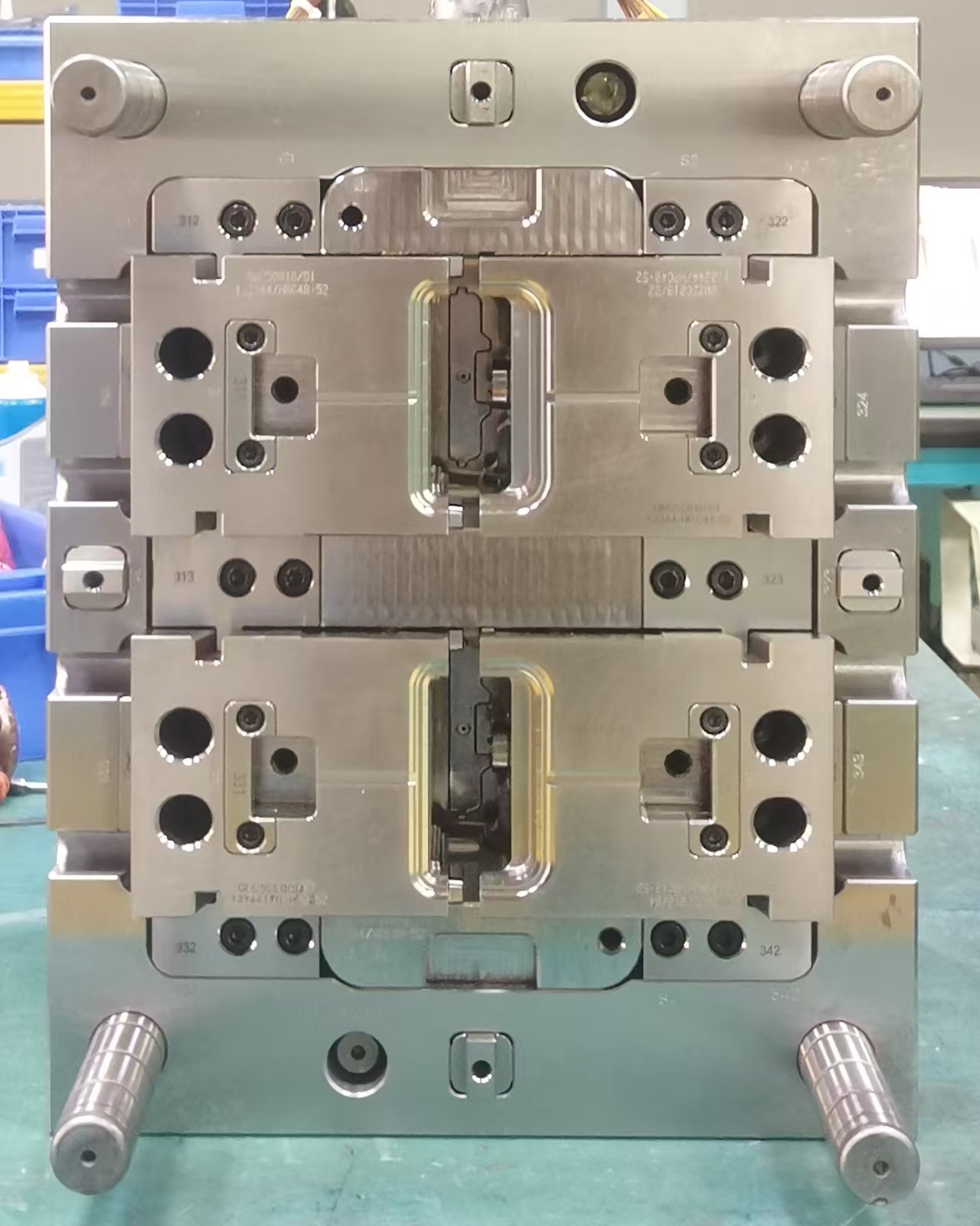 Common Defects in Complex Injection Molds with Micro-Structures & Their Prevention