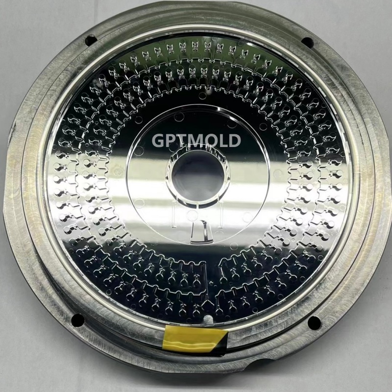 Round mold insert with a repeated micro-patterned face